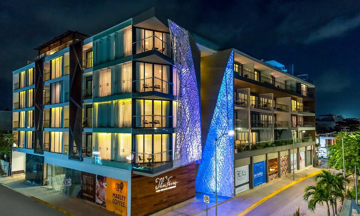 The Fives Downtown. Curio by Hilton. Photography: Victor Elias Photography.